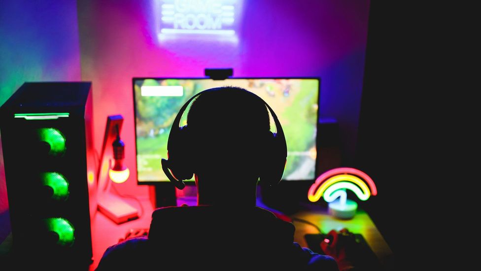 The Impact of Social Media on Online Gaming